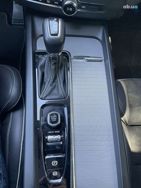 Volvo XC60 2018 - фото 26