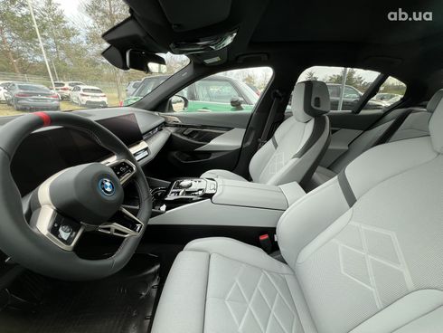 BMW i5 2023 - фото 25