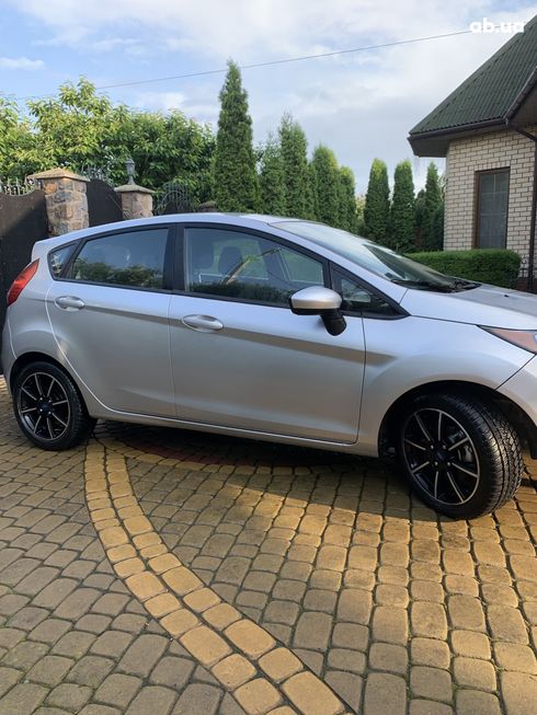 Ford Fiesta 2019 серый - фото 6