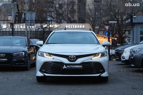 Toyota Camry 2019 - фото 2