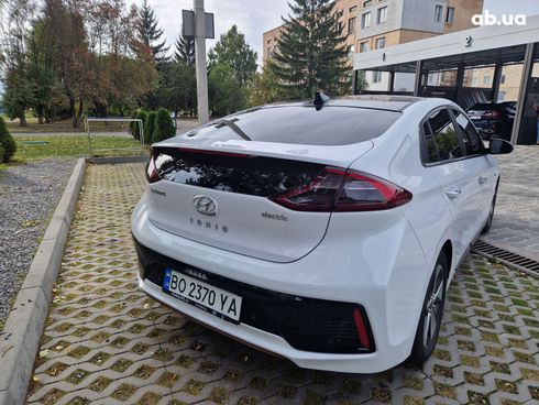 Hyundai IONIQ Electric 2017 белый - фото 6