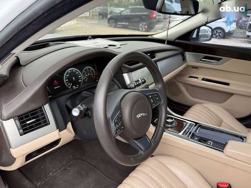Jaguar XF 2017 - фото 25