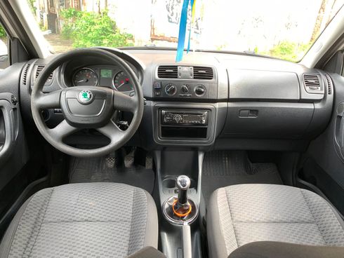 Skoda Fabia 2012 белый - фото 31