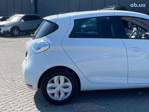 Renault Zoe 2015 белый - фото 9