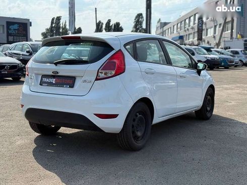 Ford Fiesta 2016 - фото 14