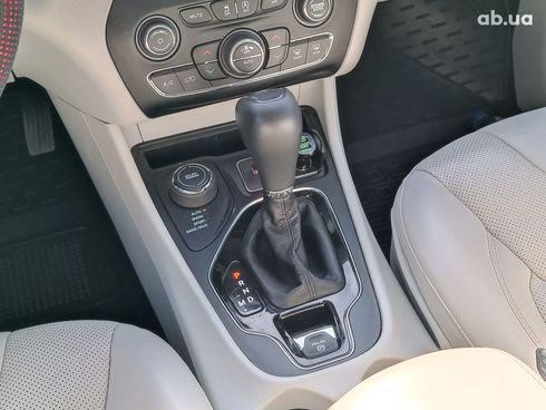 Jeep Cherokee 2019 красный - фото 20