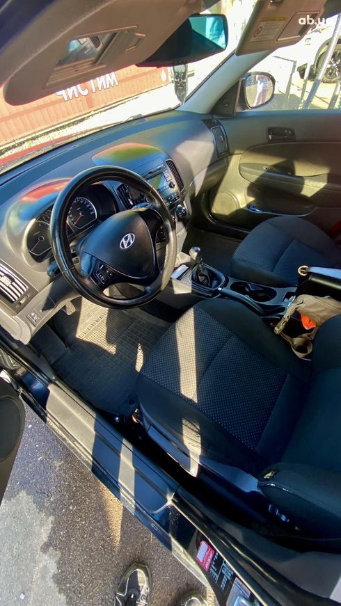 Hyundai i30 2010 черный - фото 7