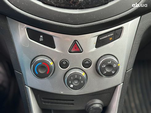 Chevrolet Trax 2016 серый - фото 56