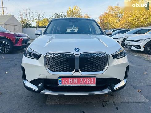 BMW iX1 2023 - фото 8