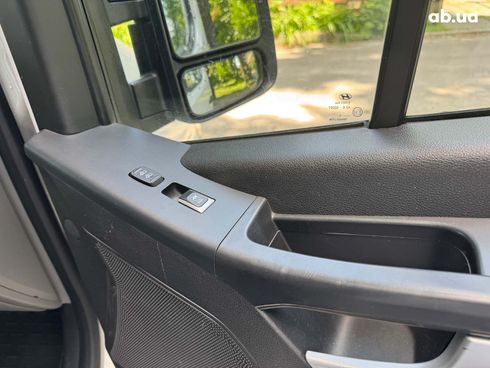 Hyundai H 300 2016 белый - фото 20