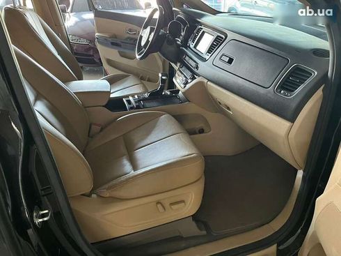 Kia Carnival 2017 - фото 24
