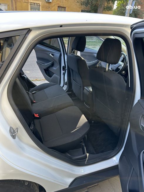 Ford Focus 2017 белый - фото 14