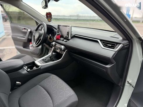 Toyota RAV4 2019 - фото 28