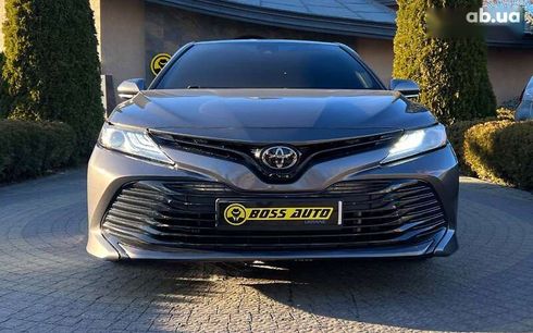 Toyota Camry 2020 - фото 2