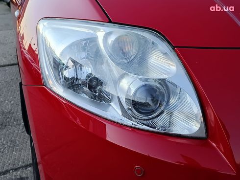 Toyota Auris 2007 красный - фото 4