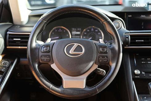 Lexus IS 2017 - фото 13