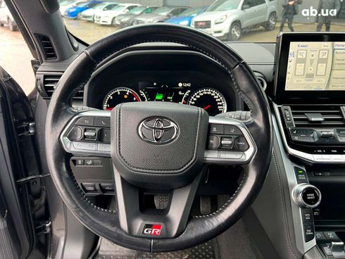 Toyota Land Cruiser 2022 серый - фото 30