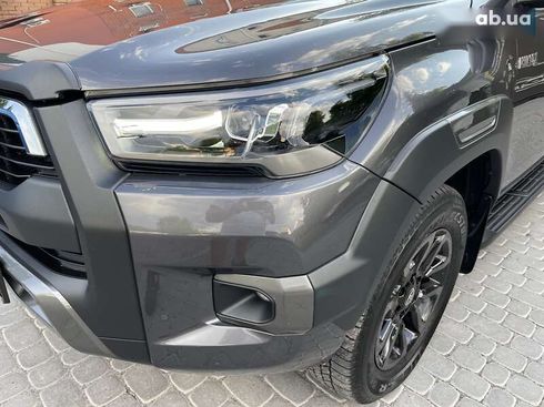 Toyota Hilux 2022 - фото 26