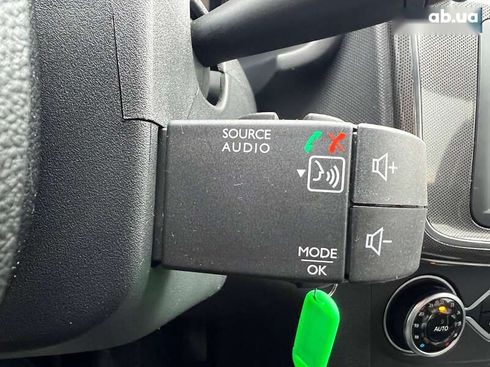 Renault Sandero 2019 - фото 23