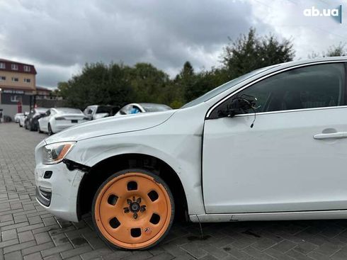 Volvo S60 2015 - фото 4