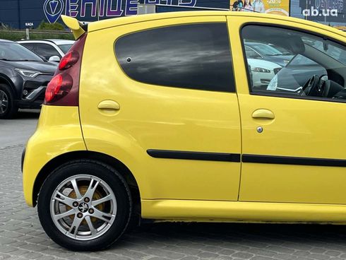 Peugeot 107 2012 желтый - фото 6