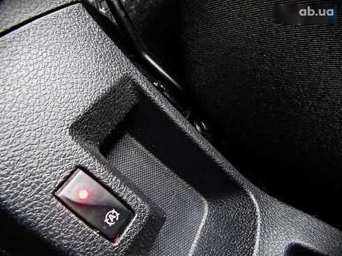 Renault Logan 2017 - фото 15