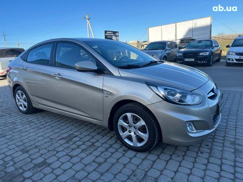 Hyundai Accent 2012 бежевый - фото 8