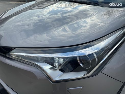 Toyota C-HR 2016 серый - фото 12