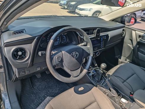 Toyota Corolla 2016 серый - фото 19