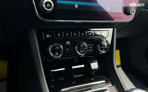 Skoda Superb 2018 - фото 19