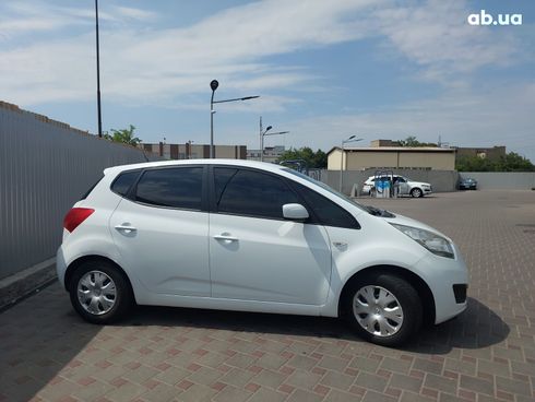 Kia Venga 2012 белый - фото 8