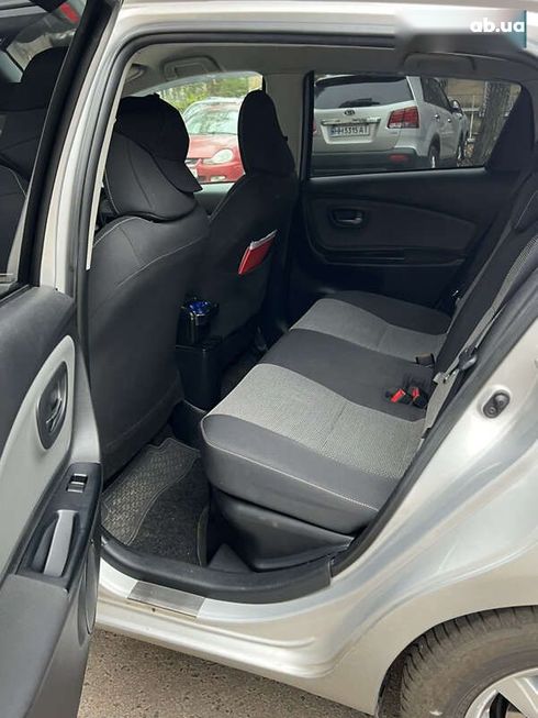 Toyota Yaris 2015 - фото 28