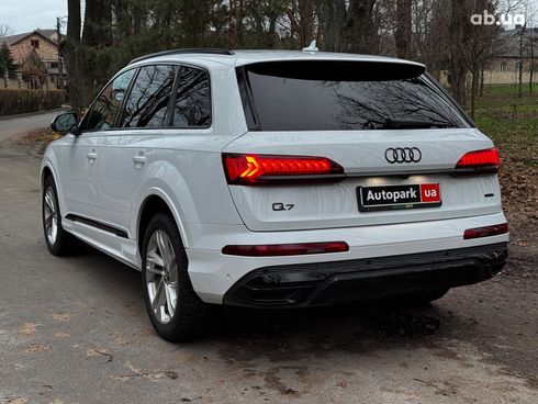 Audi Q7 2023 белый - фото 37