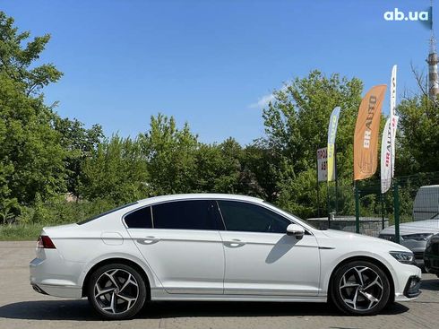 Volkswagen Passat 2021 - фото 23