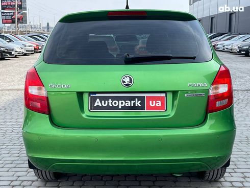 Skoda Fabia 2013 зеленый - фото 4