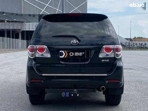 Toyota Fortuner 2013 - фото 3