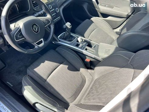 Renault Megane 2019 - фото 29