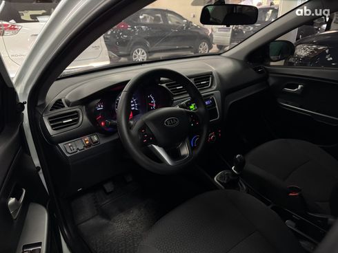 Kia Rio 2012 белый - фото 8