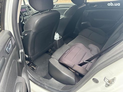 Renault Megane 2017 белый - фото 15