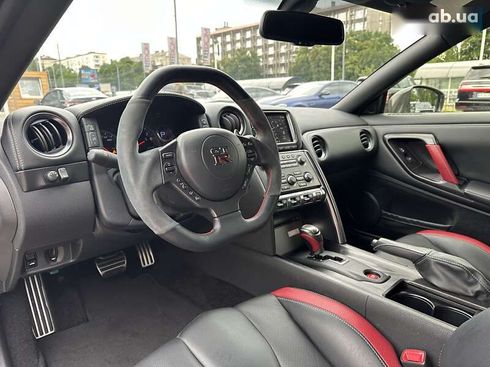 Nissan GT-R 2013 - фото 29