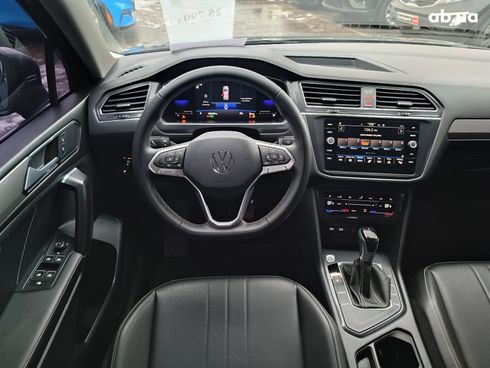 Volkswagen Tiguan 2022 серый - фото 17