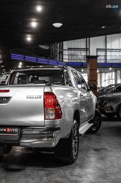Toyota Hilux 2022 - фото 9