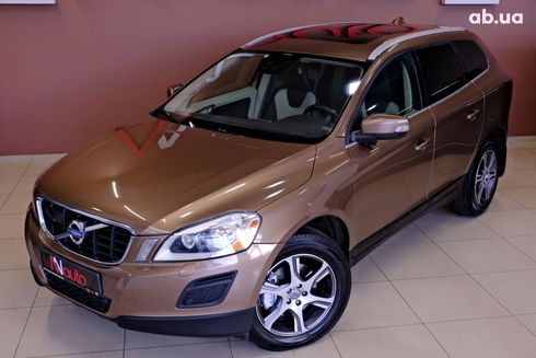 Volvo XC60 2012 бежевый - фото 2
