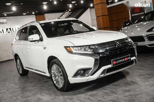 Mitsubishi Outlander 2019 - фото 15