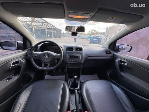 Volkswagen Polo 2018 серый - фото 17
