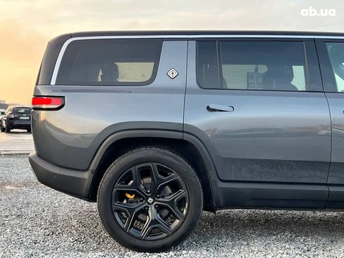 Rivian R1S 2023 серый - фото 25