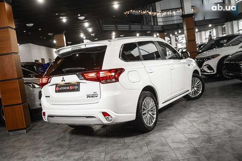 Mitsubishi Outlander 2019 - фото 5