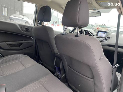 Ford Fiesta 2019 белый - фото 11