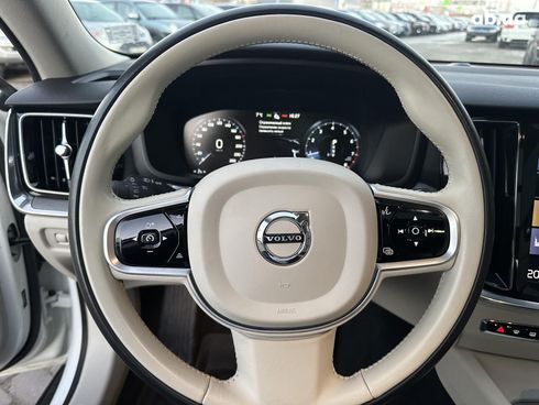 Volvo V60 2021 белый - фото 16