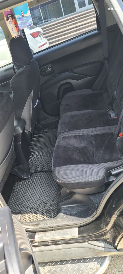 Mitsubishi Outlander XL 2011 черный - фото 7